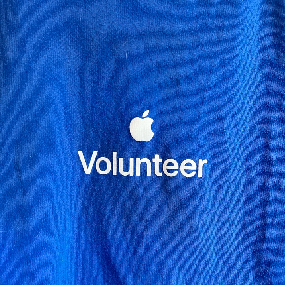 Apple Employee Volunteer Shirt - Picture 3 of 4